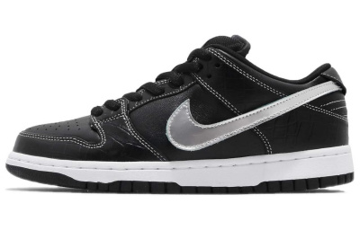 Diamond Supply Co. x Nike Dunk SB black "Black"