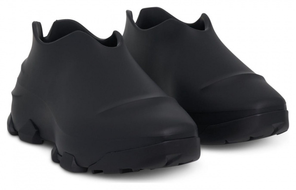 GIVENCHY