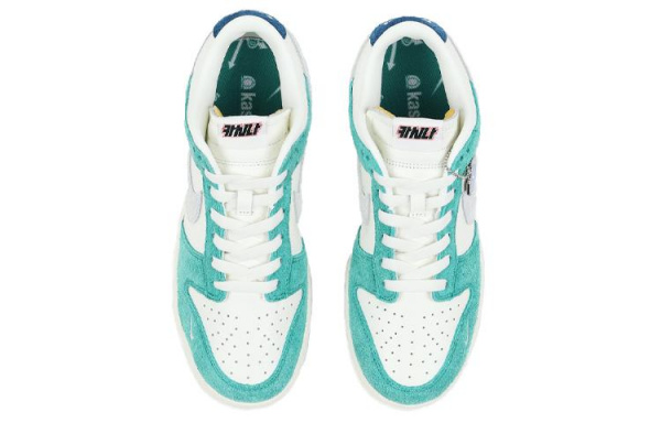 Kasina x Nike Dunk Low road sign