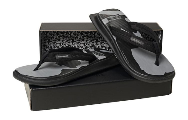Havaianas x Mastermind Japan Zori Sandals