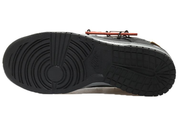Nike Dunk Low swoosh